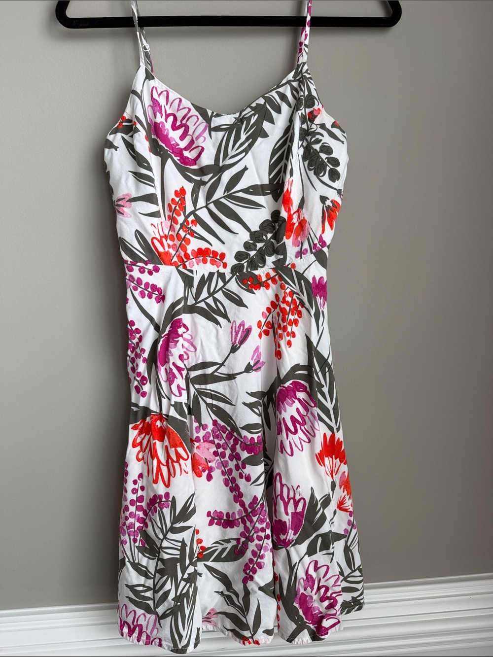 Women Medium Old Navy White Dress with Pink & Red Floral Print